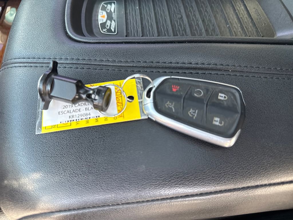 Used 2019 Cadillac Escalade Premium Luxury image 29