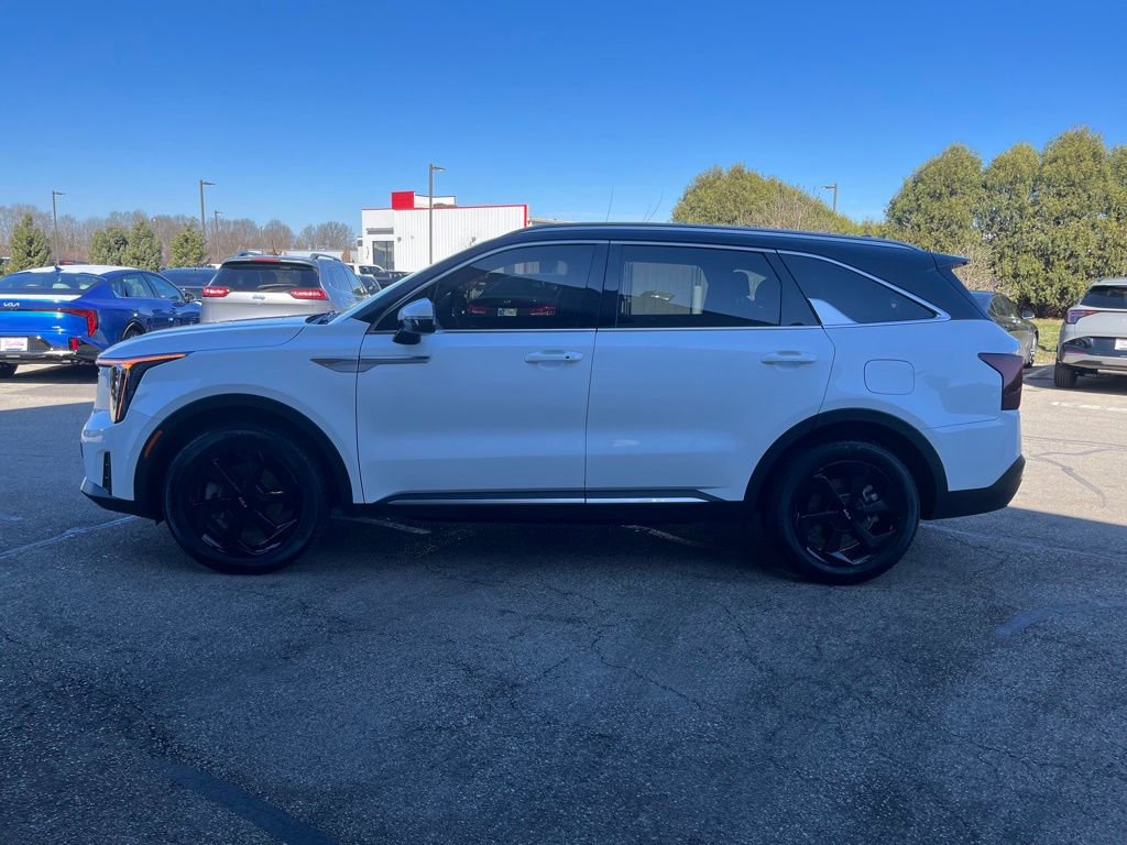 Certified 2025 Kia Sorento EX image 4