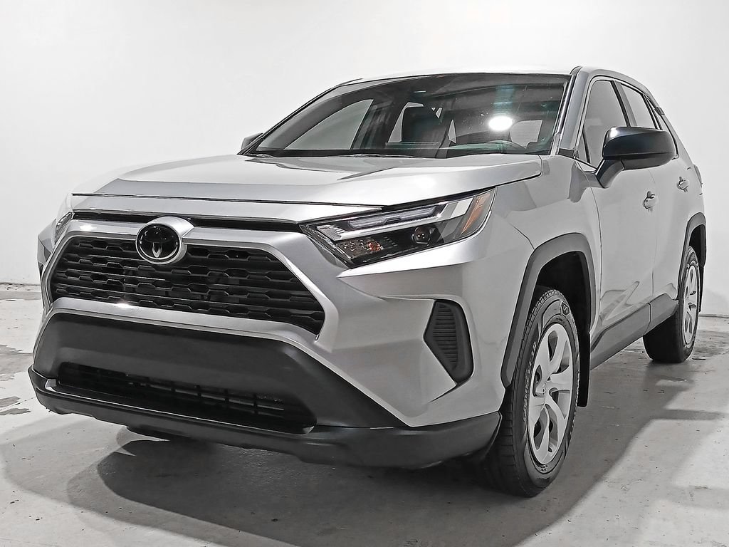 Used 2025 Toyota RAV4 LE AWD/4WD image 3