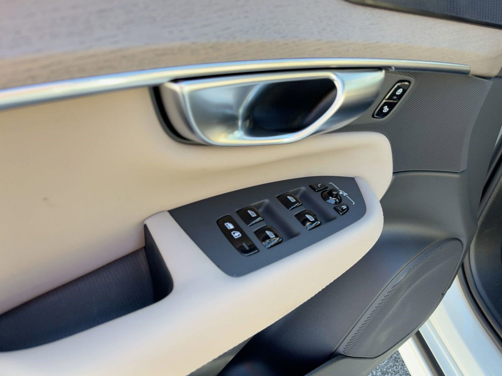 New 2026 Volvo XC90 T8 Plus w/ Protection Package image 12