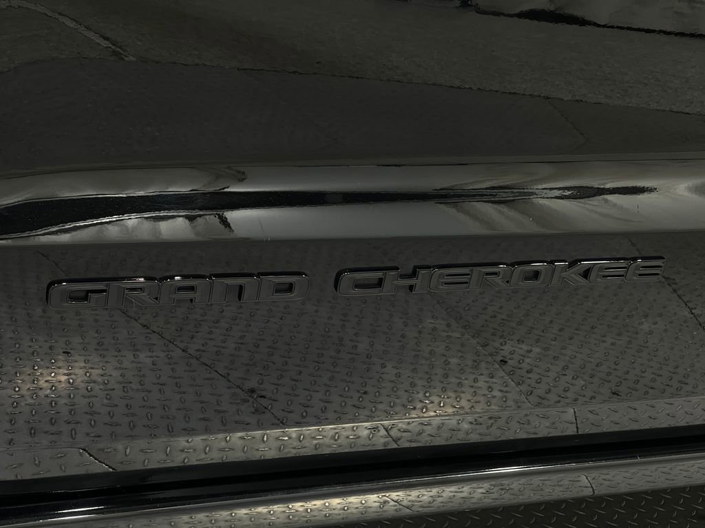 Used 2019 Jeep Grand Cherokee Altitude image 39