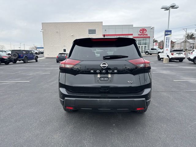 Used 2024 Nissan Rogue SV image 5