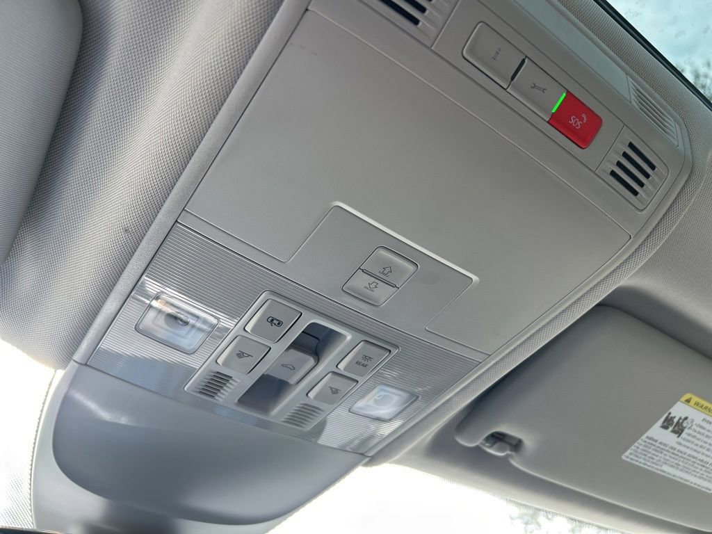 Certified 2025 Volkswagen Taos SE image 38