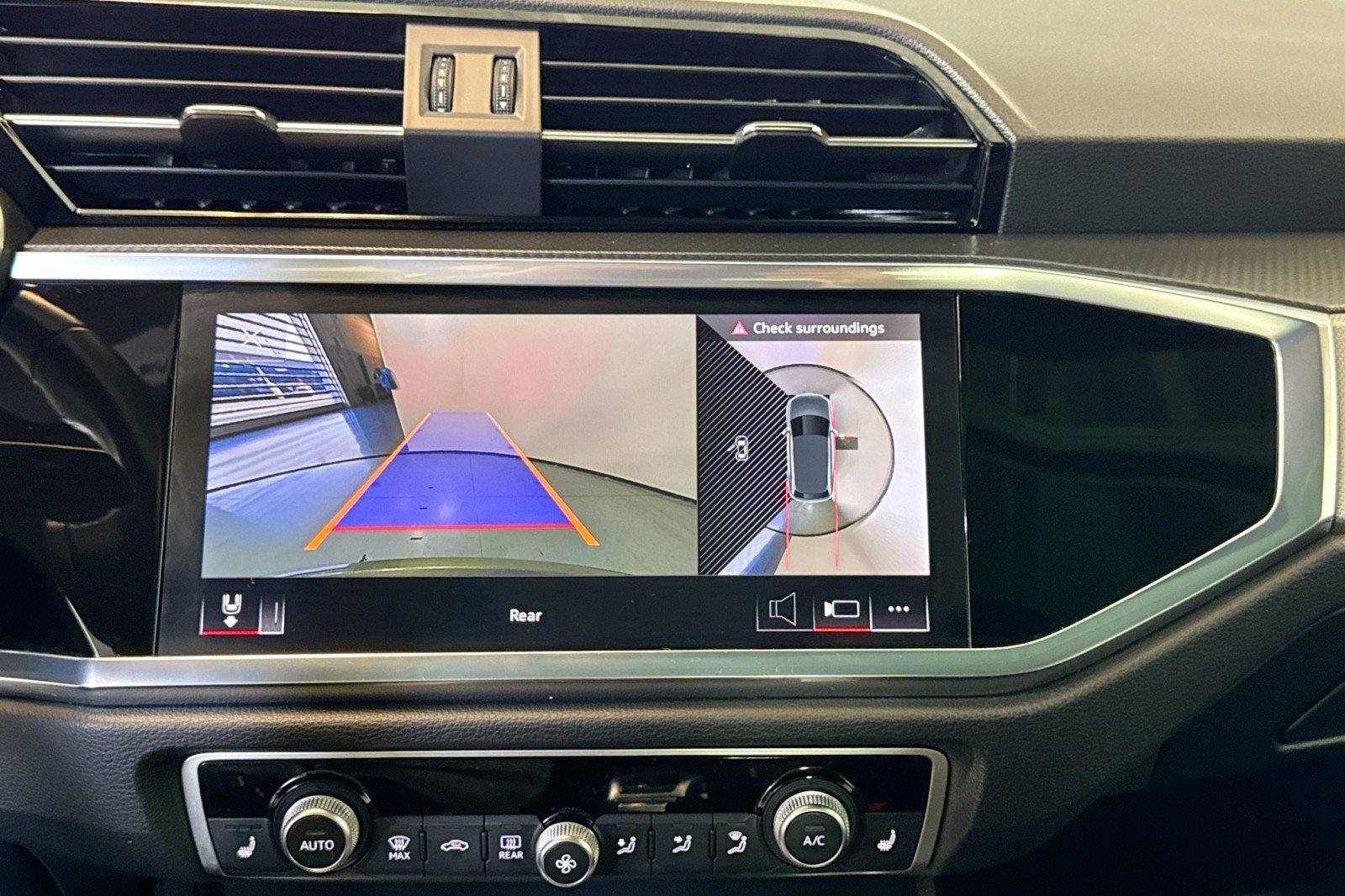 Used 2023 Audi Q3 2.0T Premium Plus w/ Premium Plus Package image 14