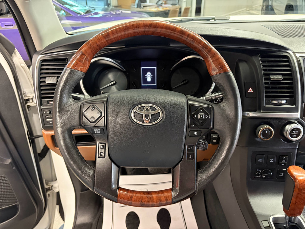 Used 2018 Toyota Sequoia Platinum AWD/4WD image 18
