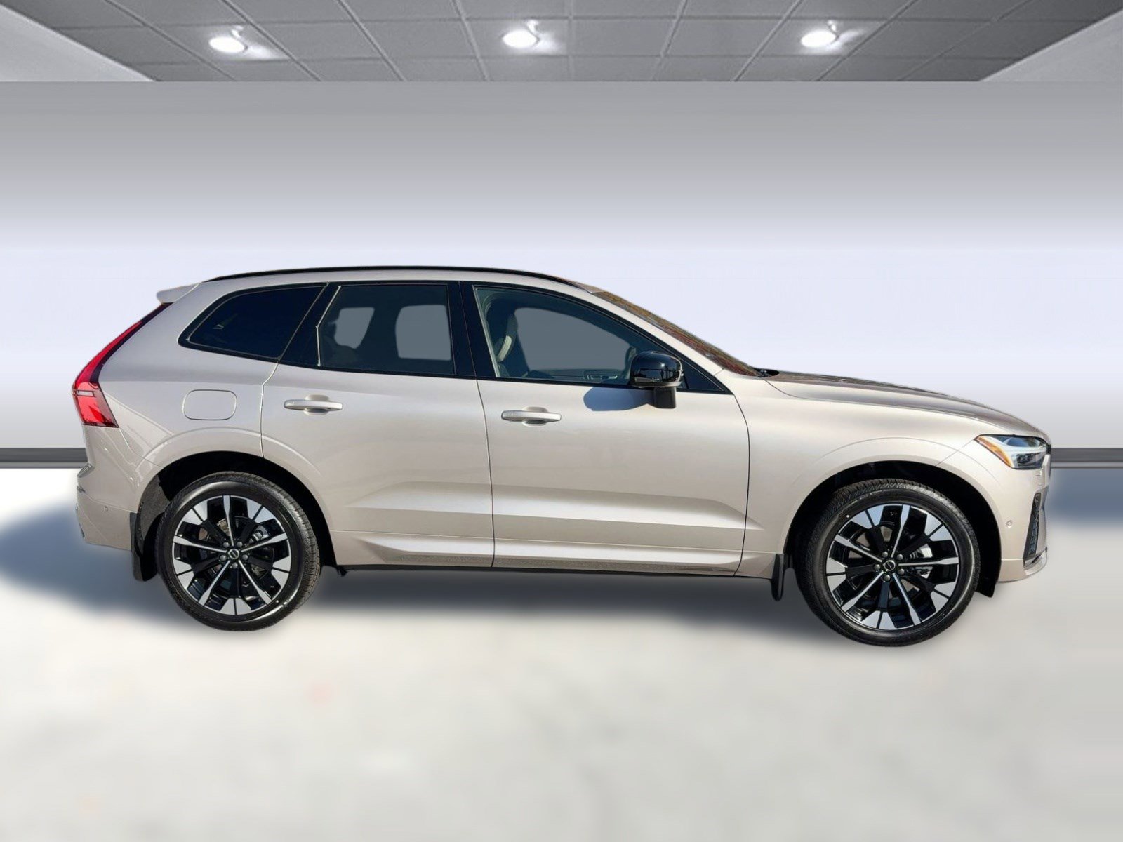 New 2026 Volvo XC60 B5 Plus w/ Climate Package image 8