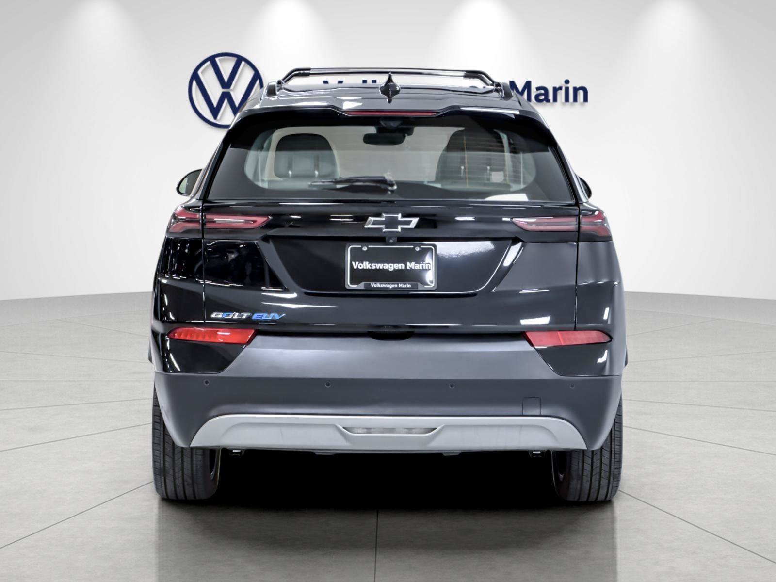 Used 2022 Chevrolet Bolt EUV Premier w/ Sun & Sound Package FWD image 4