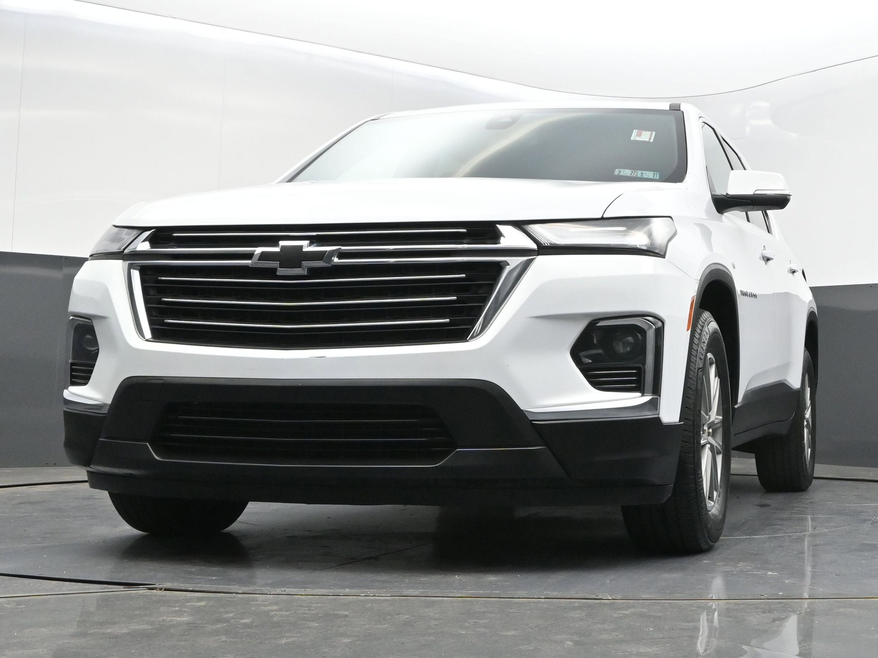 Used 2023 Chevrolet Traverse LT AWD/4WD image 39