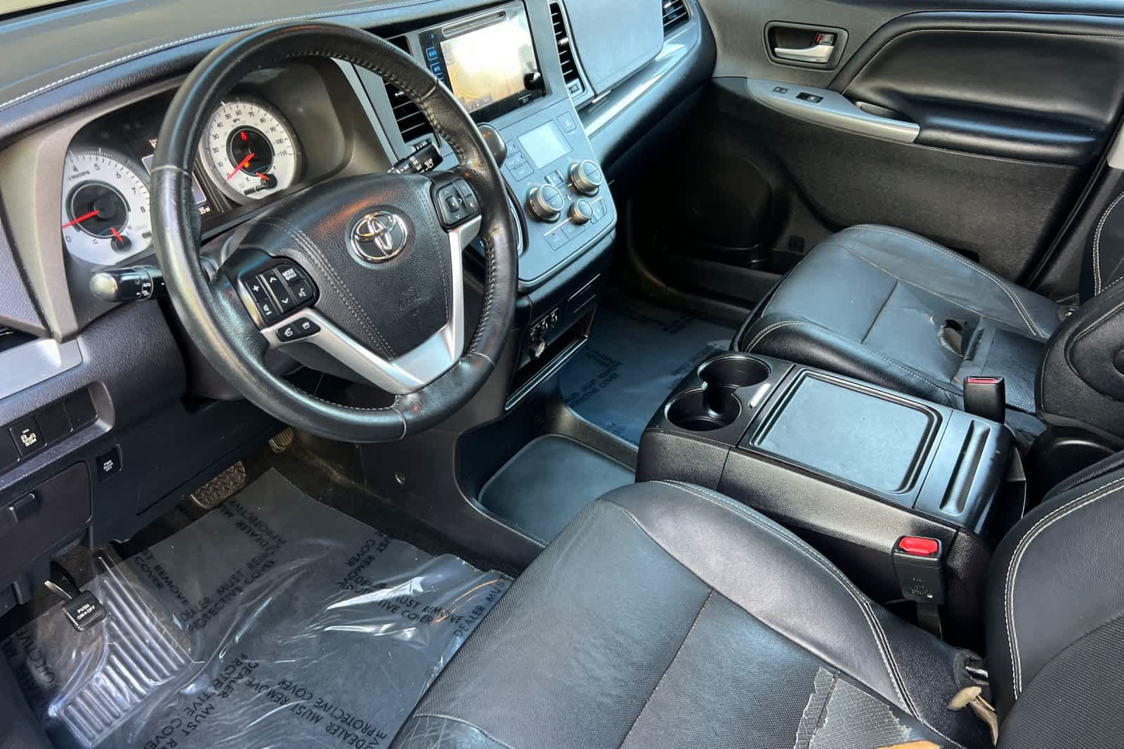 Used 2015 Toyota Sienna SE w/ SE Preferred Package FWD image 11
