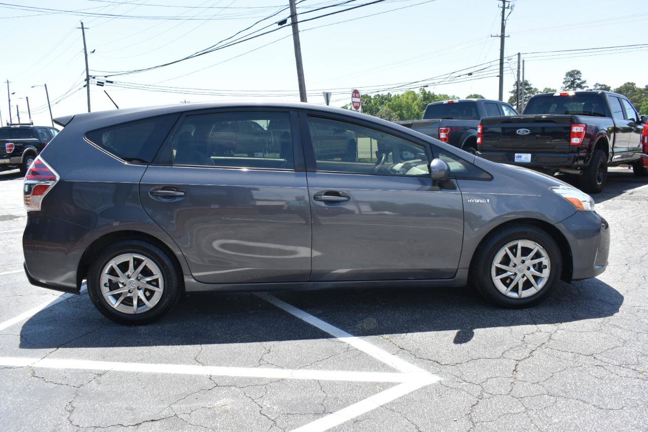 Used 2017 Toyota Prius V Three FWD image 5