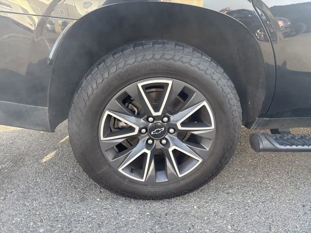 Used 2022 Chevrolet Tahoe Z71 w/ Luxury Package image 2