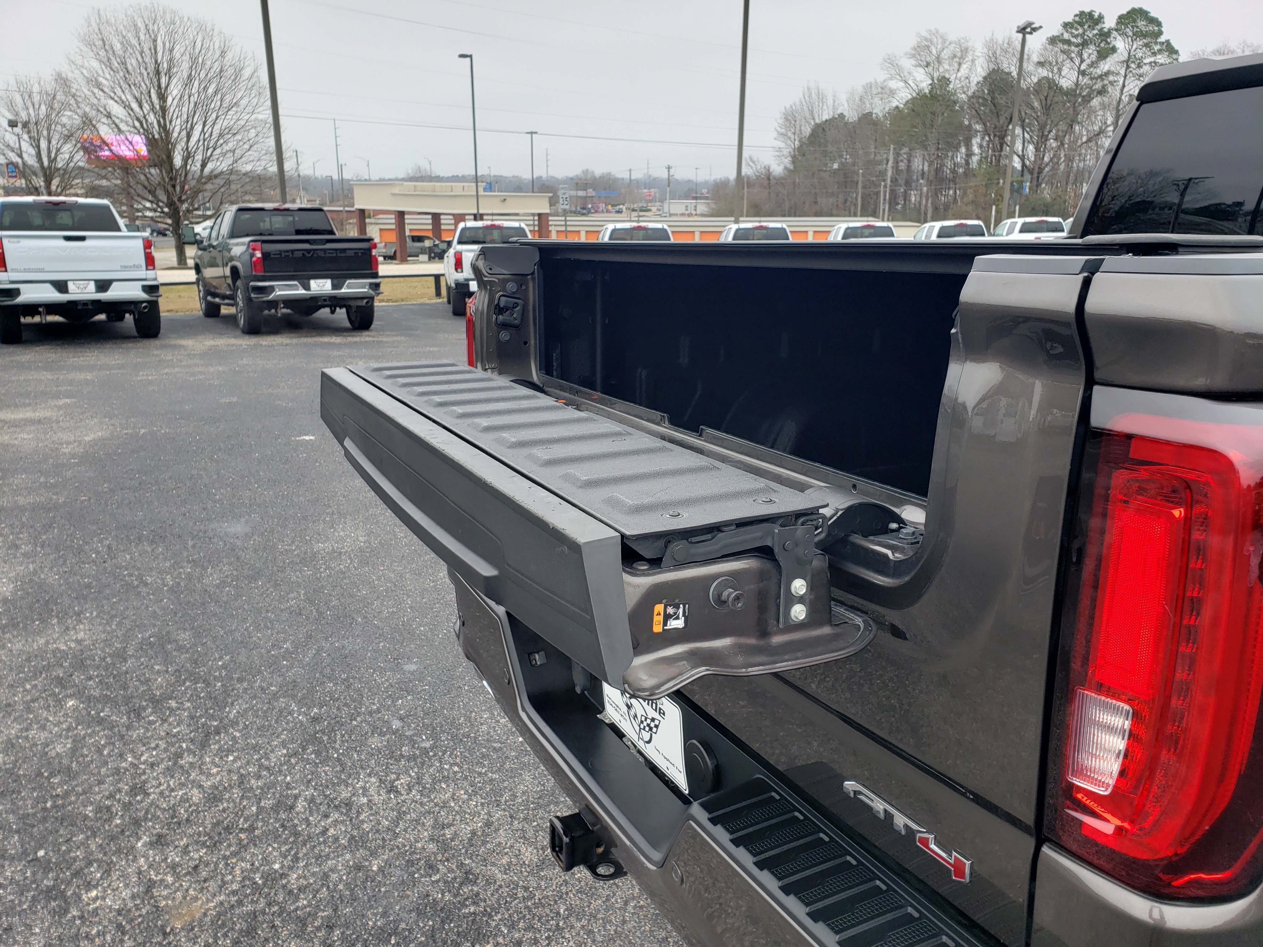 Used 2019 GMC Sierra 1500 AT4 w/ AT4 Premium Package image 9