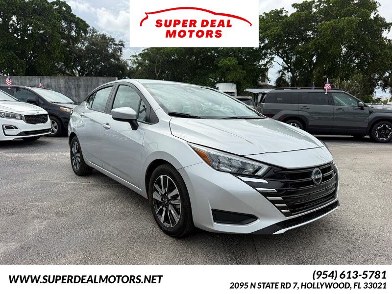 Used 2025 Nissan Versa SV FWD image 1