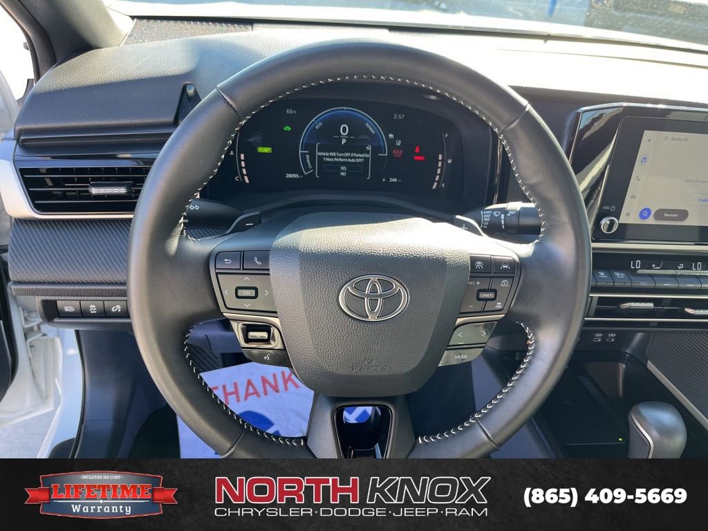 Used 2025 Toyota Camry SE image 7