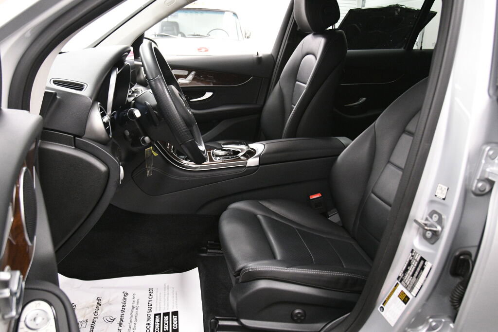 Used 2019 Mercedes-Benz GLC 300 4MATIC image 9