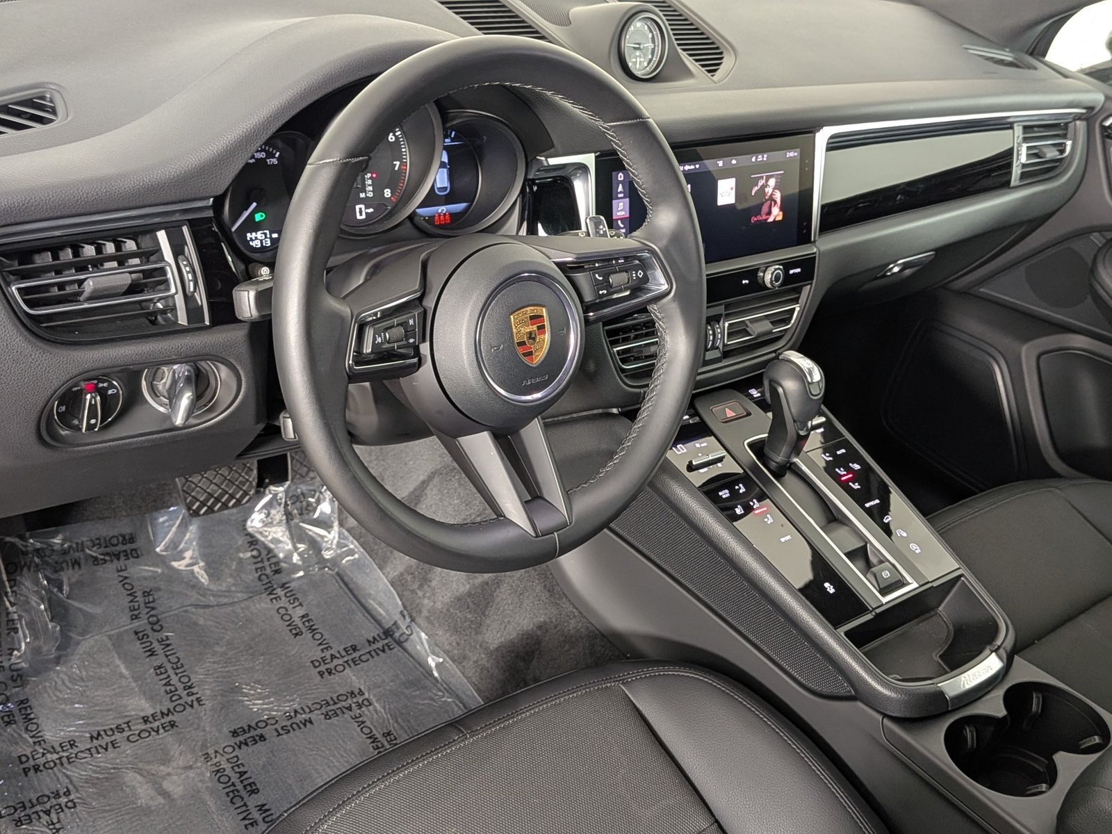 Certified 2023 Porsche Macan AWD/4WD image 4