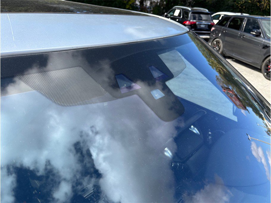 Used 2018 Land Rover Discovery SE image 12