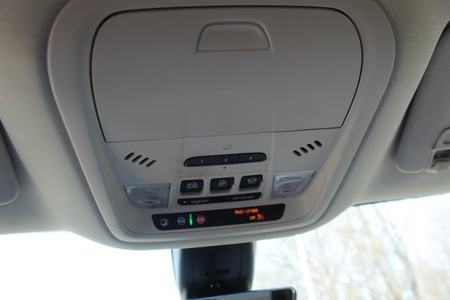 Used 2022 Buick Enclave Avenir w/ Avenir Technology Package image 23