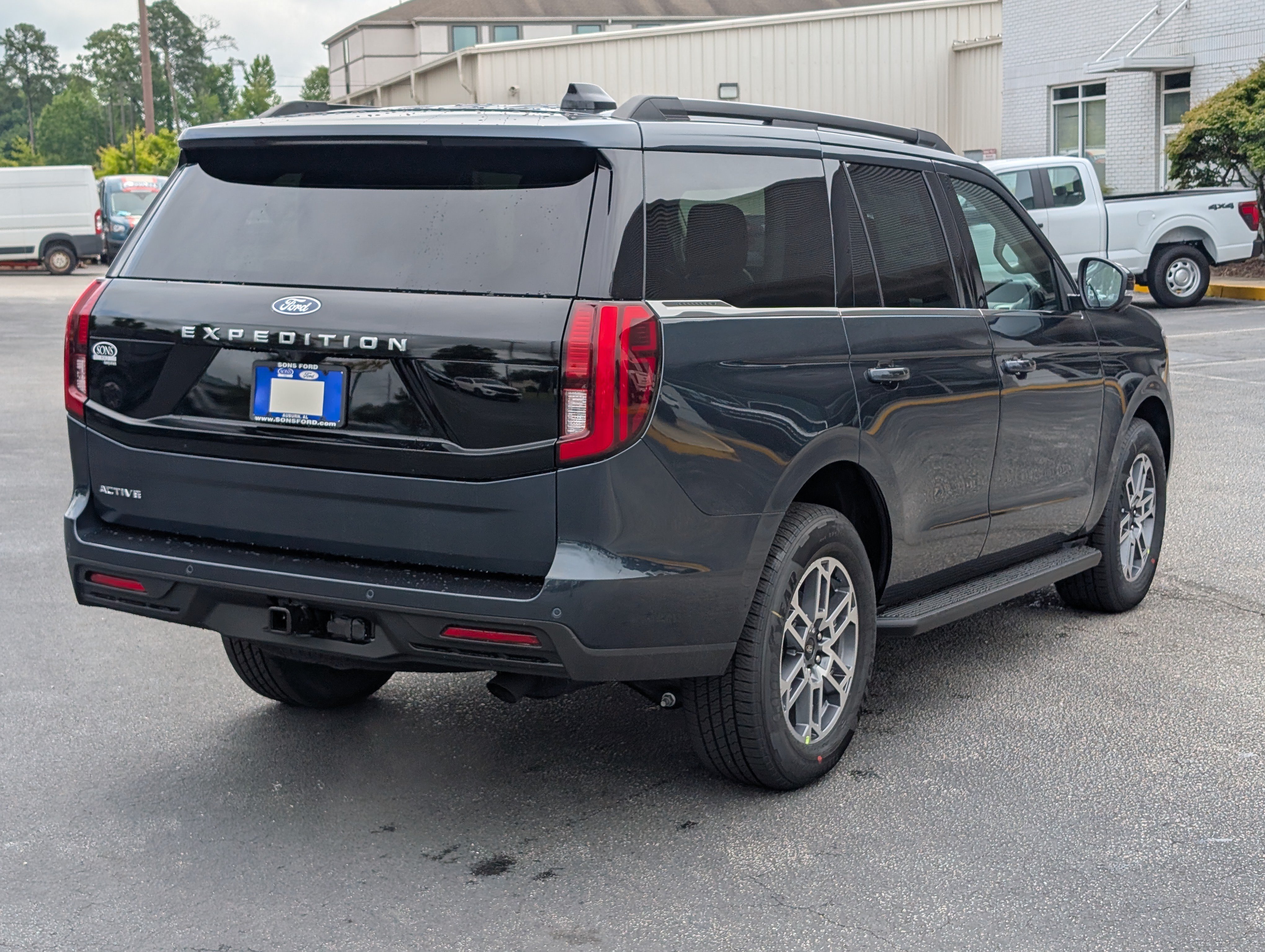 New 2026 Ford Expedition Active RWD image 9