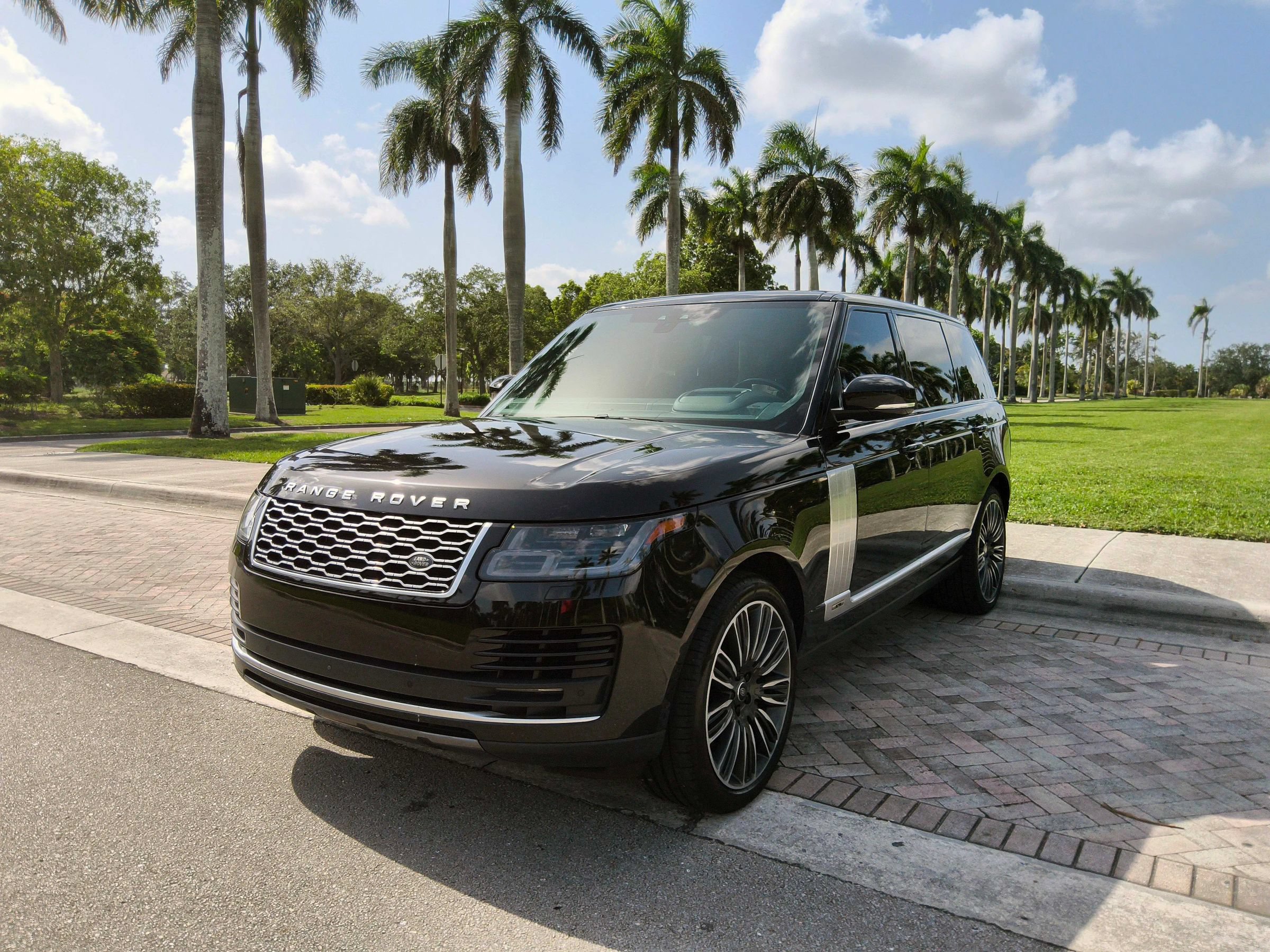 Used 2020 Land Rover Range Rover Long Wheelbase HSE AWD/4WD image 3