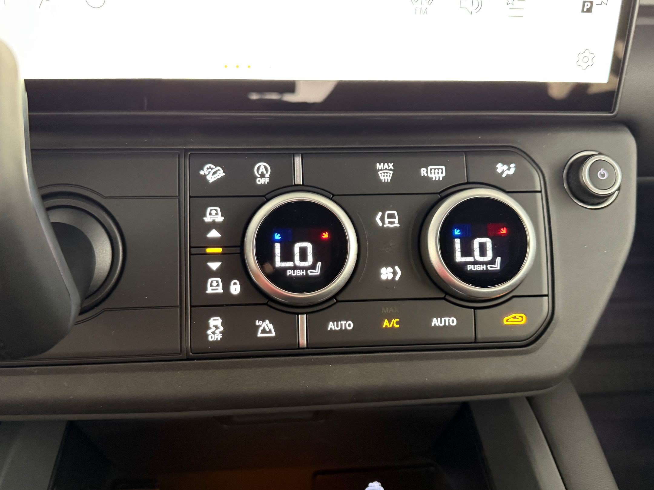 Used 2026 Land Rover Defender 110 X-Dynamic SE AWD/4WD image 17
