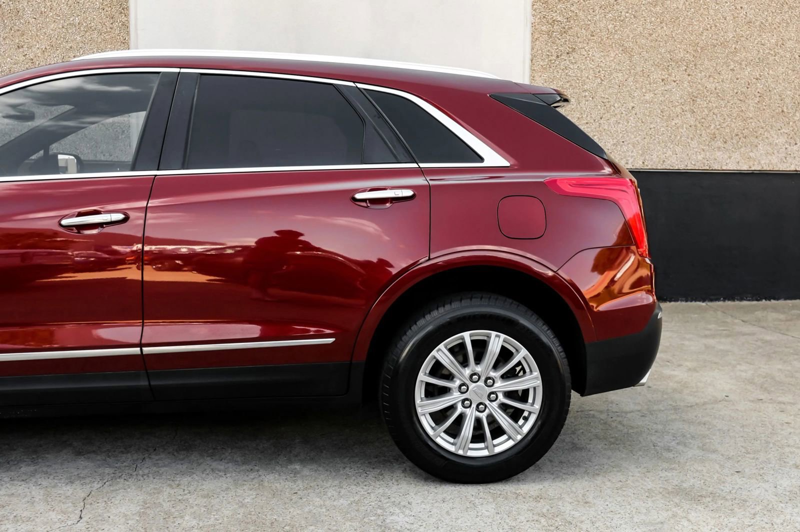 Used 2018 Cadillac XT5 FWD image 16