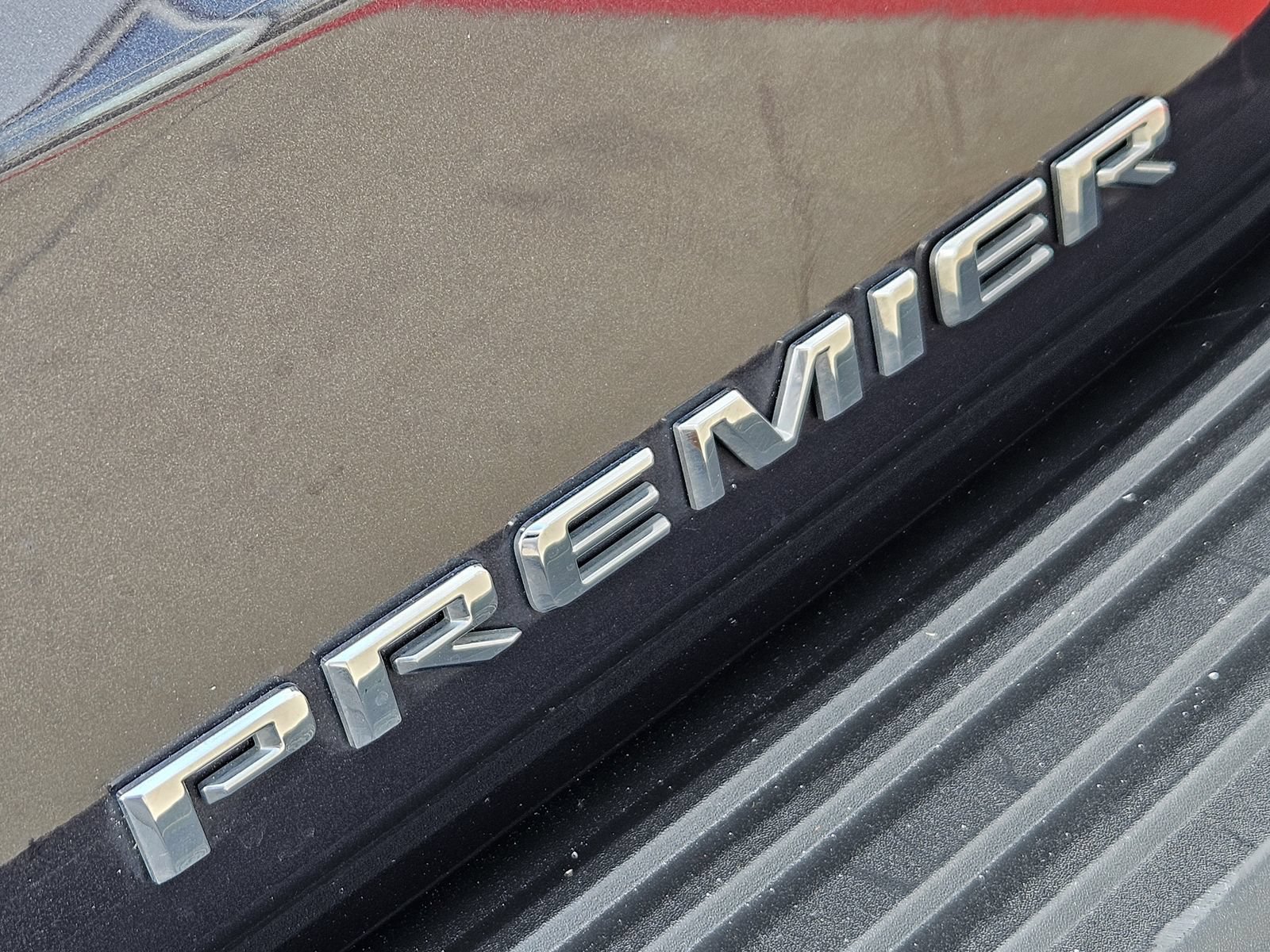 Certified 2025 Chevrolet Suburban Premier AWD/4WD image 15