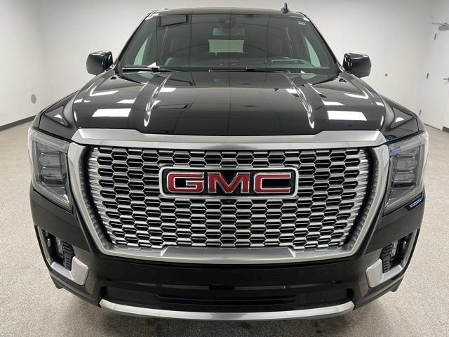 Used 2022 GMC Yukon XL Denali AWD/4WD image 3