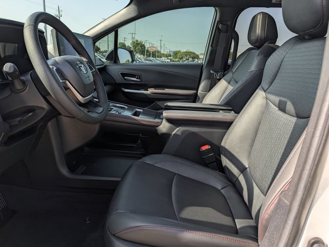 Used 2025 Toyota Sienna XSE w/ XSE Plus Package AWD/4WD image 27