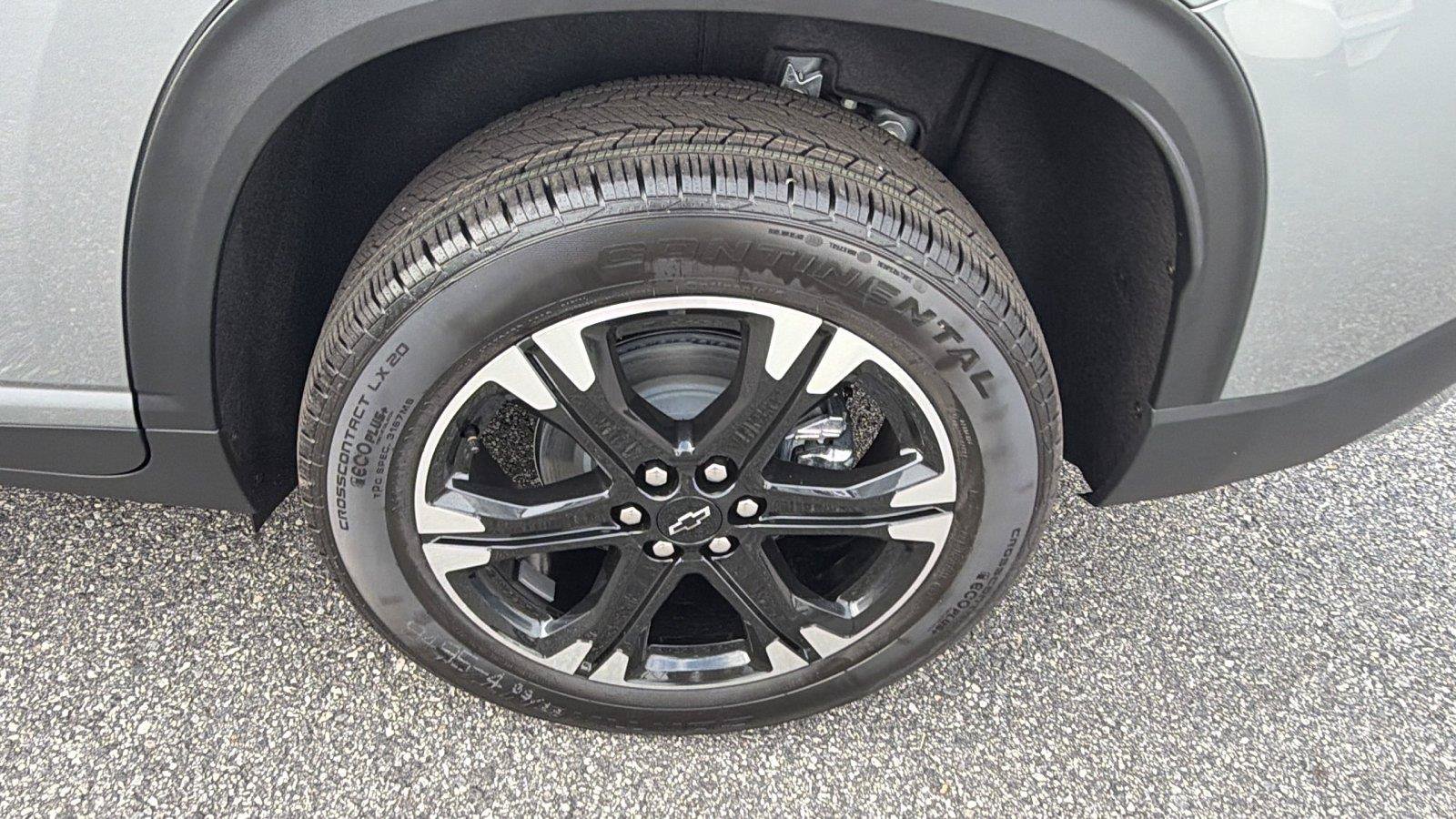 New 2027 Chevrolet Traverse LT w/ Sun and Wheel Package FWD image 13