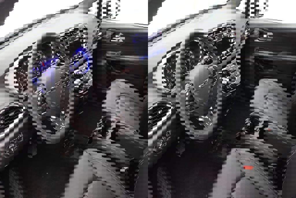 Used 2025 Chrysler Pacifica Select image 13