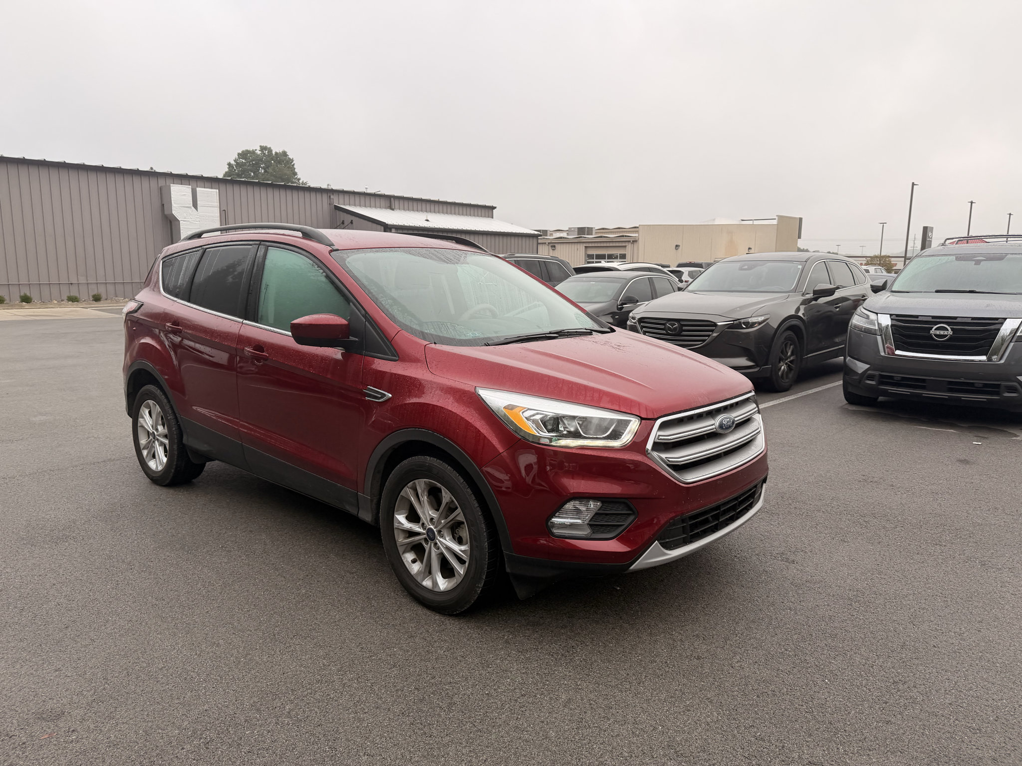Used 2017 Ford Escape SE w/ Equipment Group 201A AWD/4WD image 3