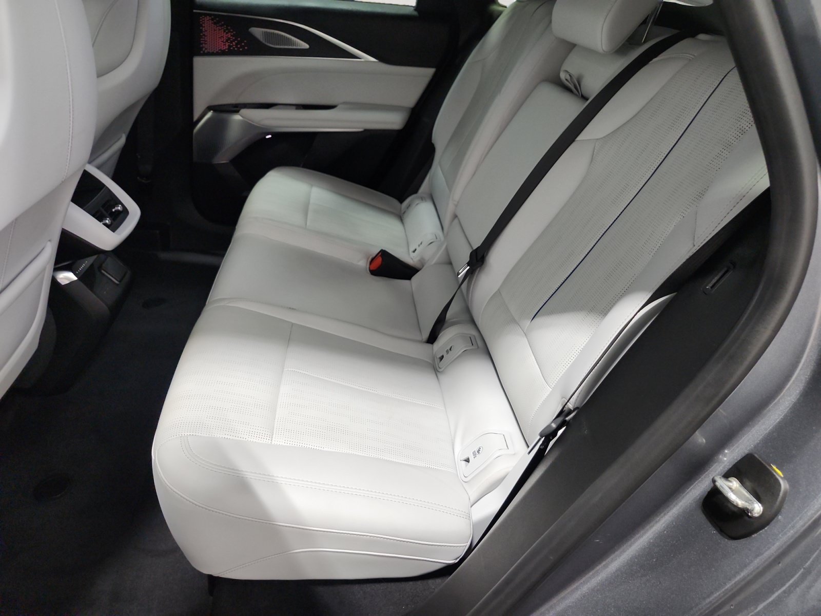 Used 2023 Cadillac Lyriq 2WD image 13