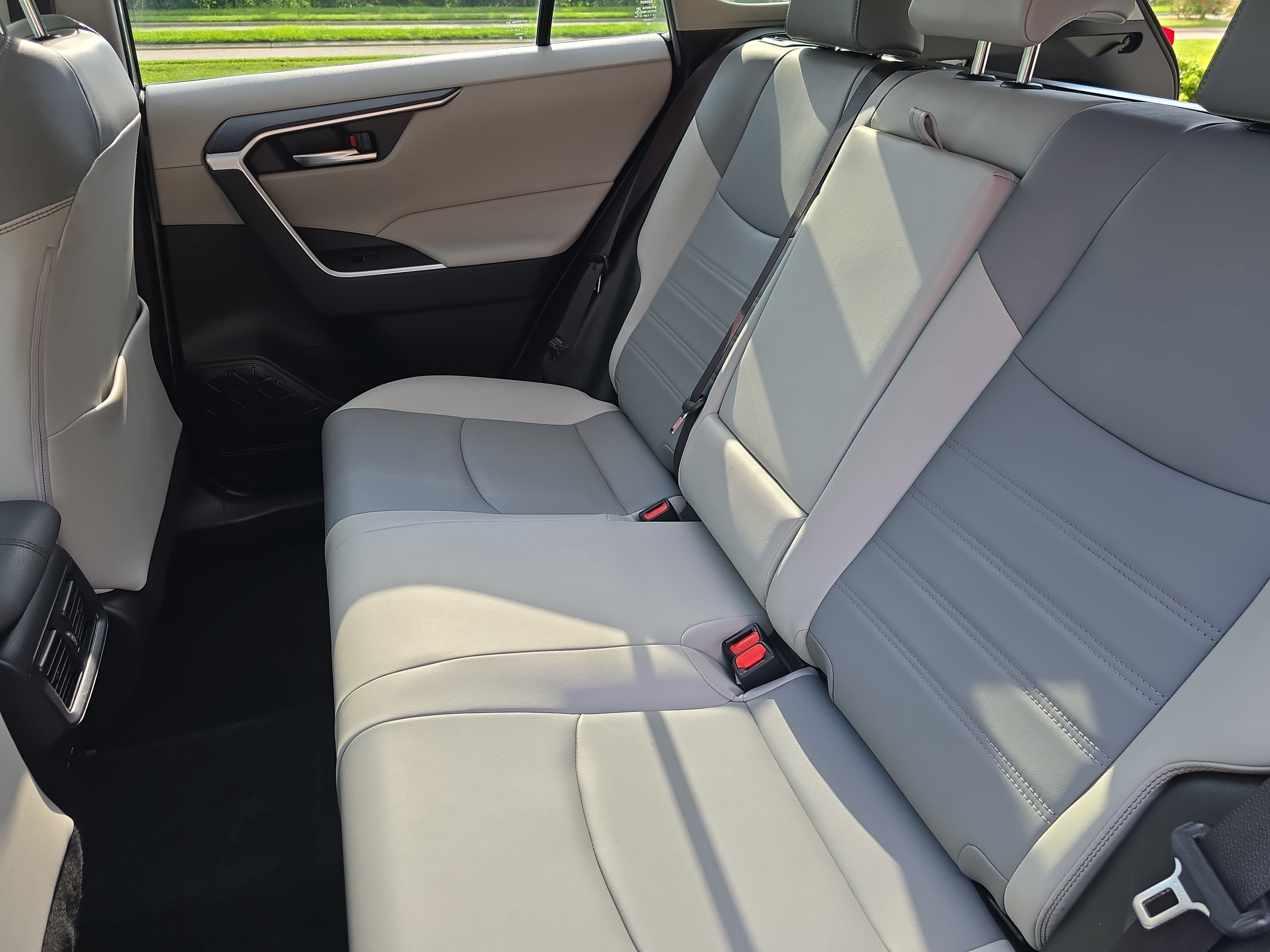 Used 2019 Toyota RAV4 XLE Premium w/ Advanced Technology Package FWD image 14