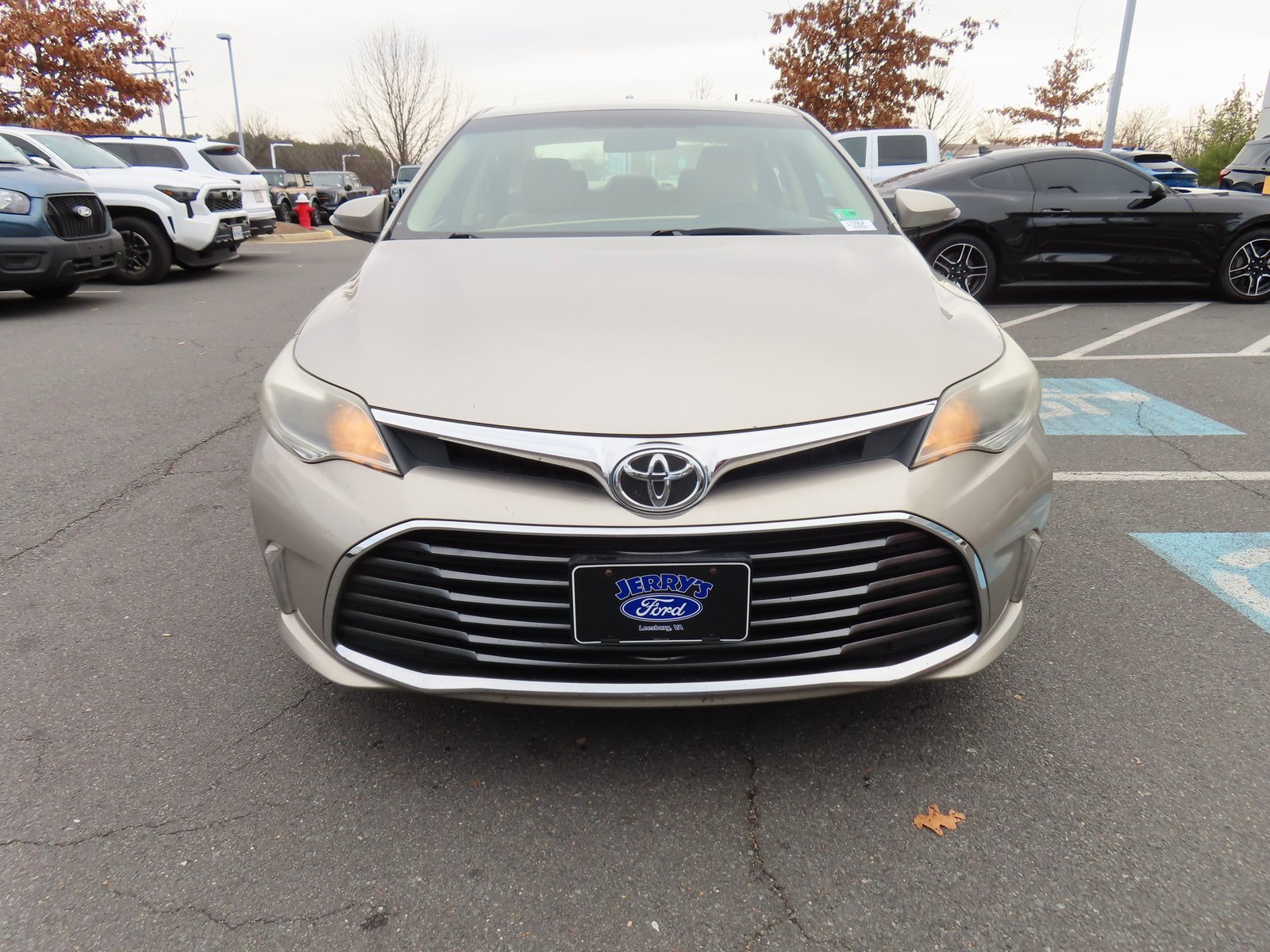 Used 2016 Toyota Avalon XLE Plus image 2