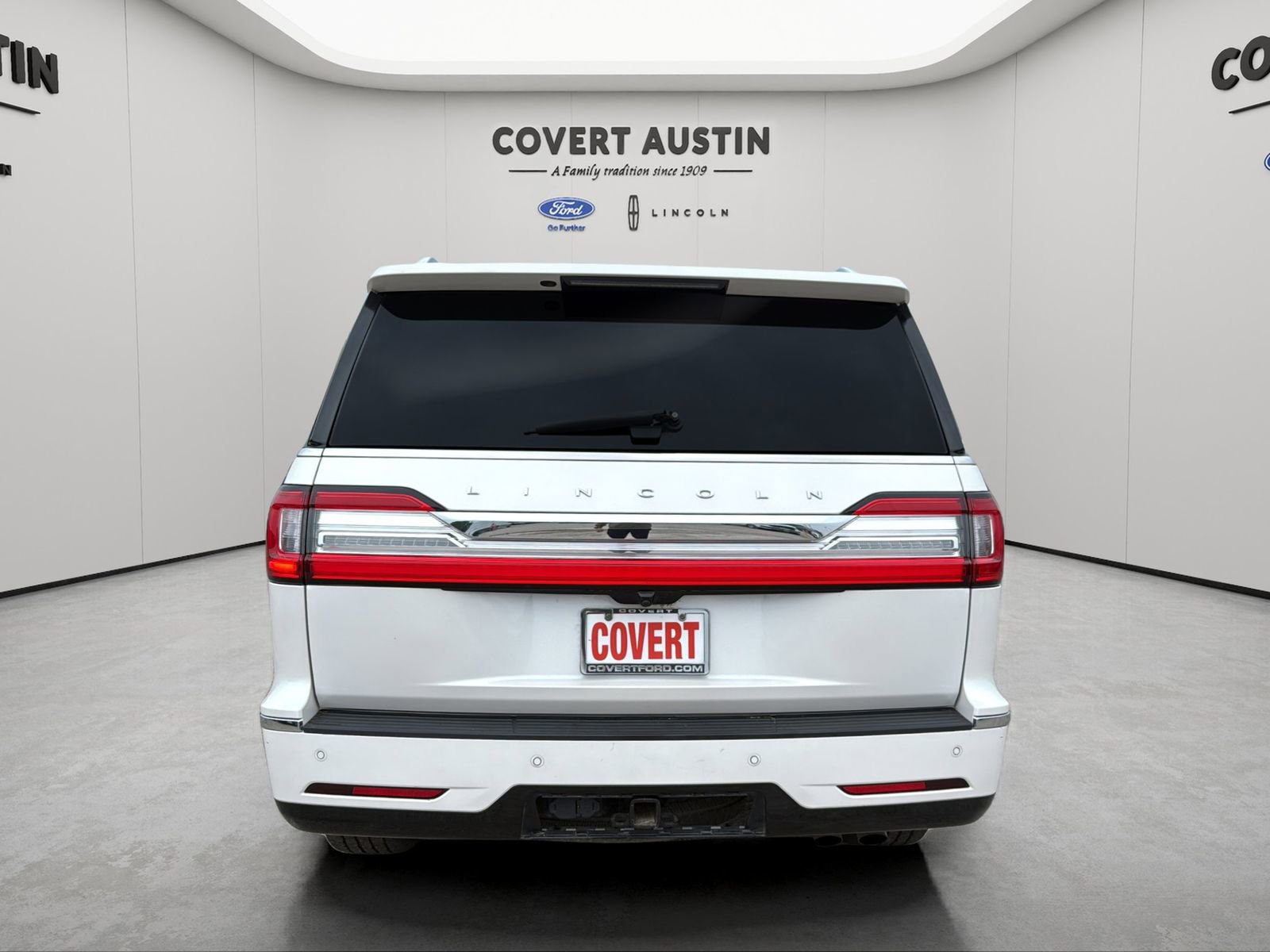 Used 2018 Lincoln Navigator Select AWD/4WD image 4
