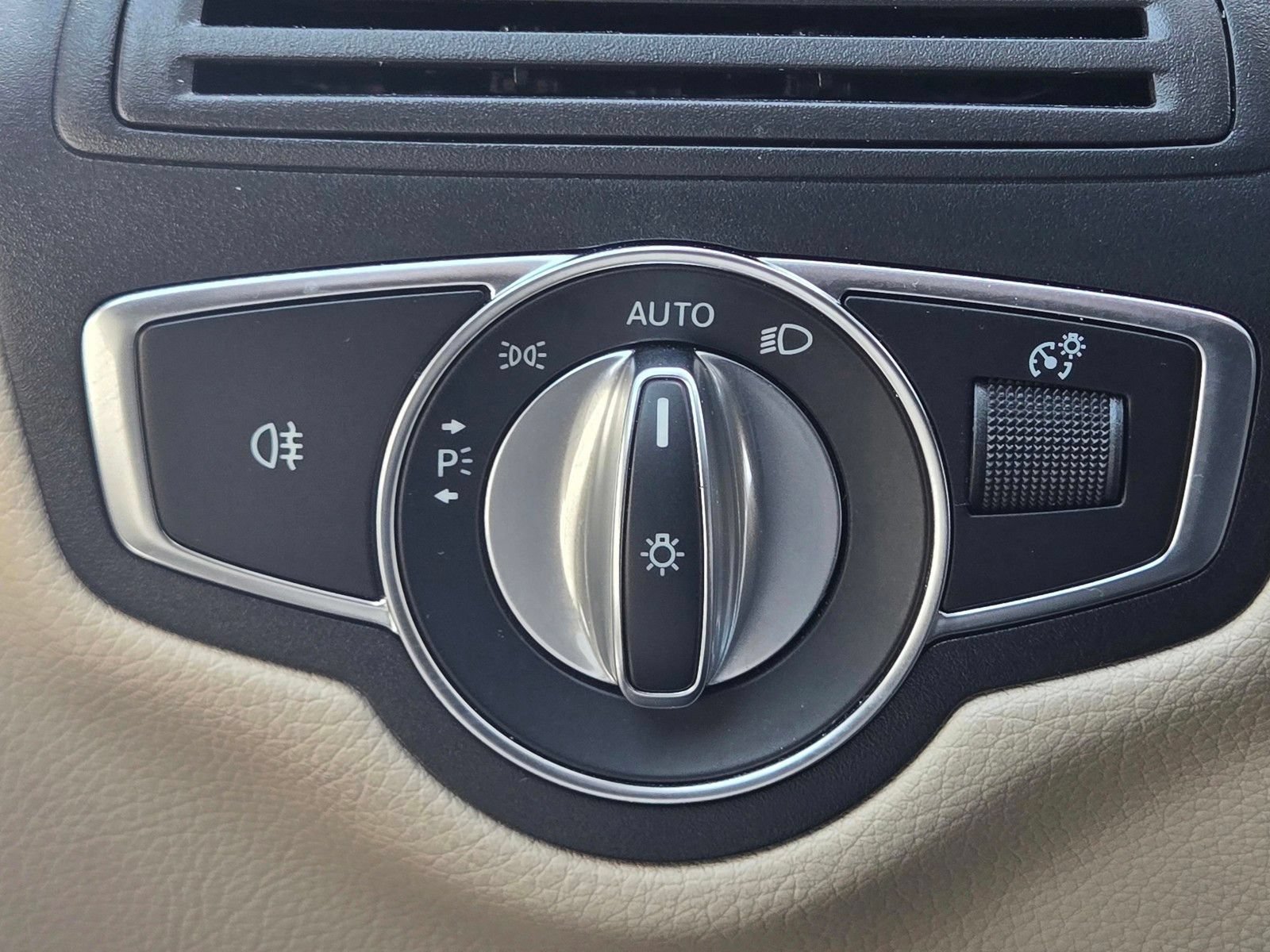 Used 2020 Mercedes-Benz GLC 300 image 29