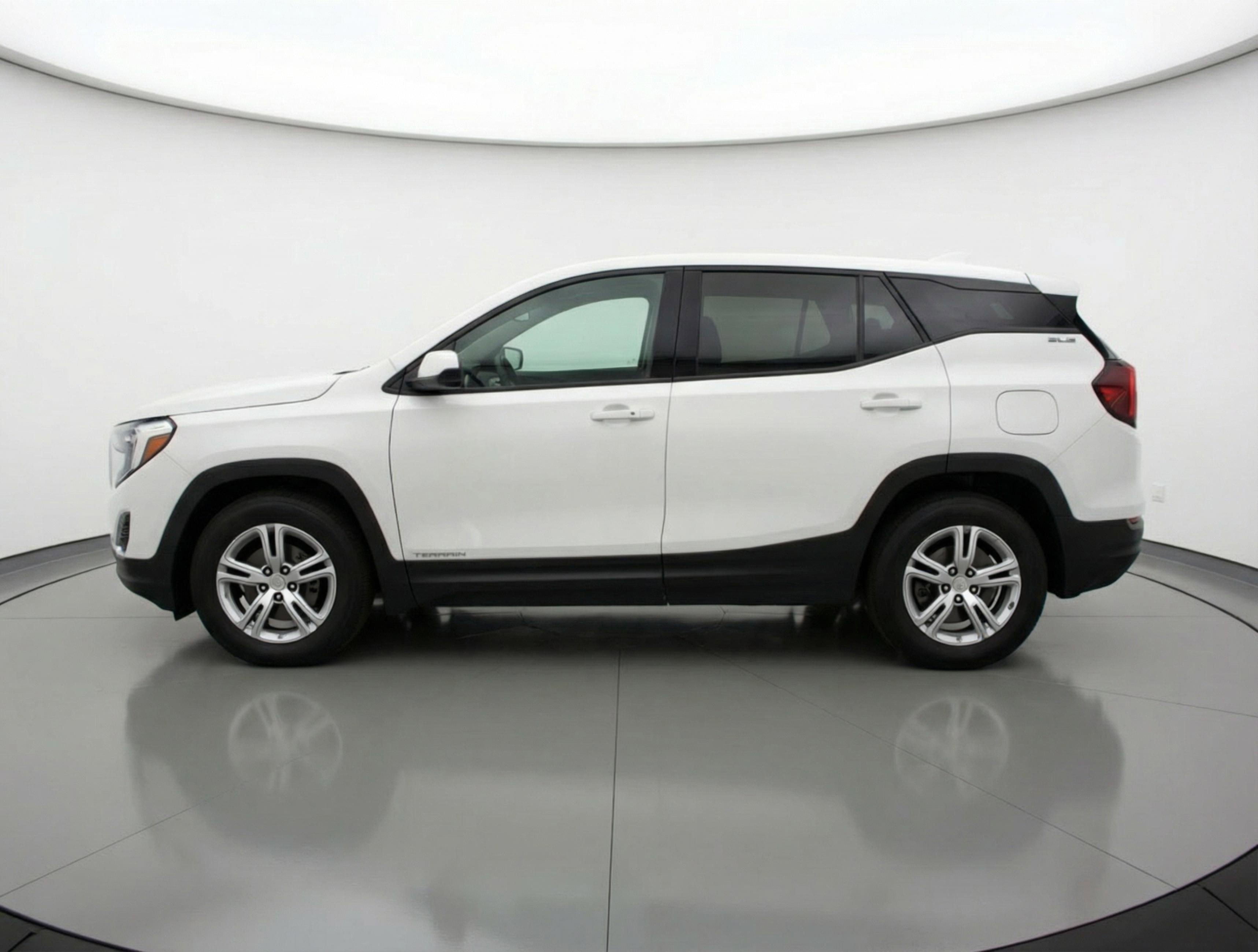 Used 2024 GMC Terrain SLE image 5