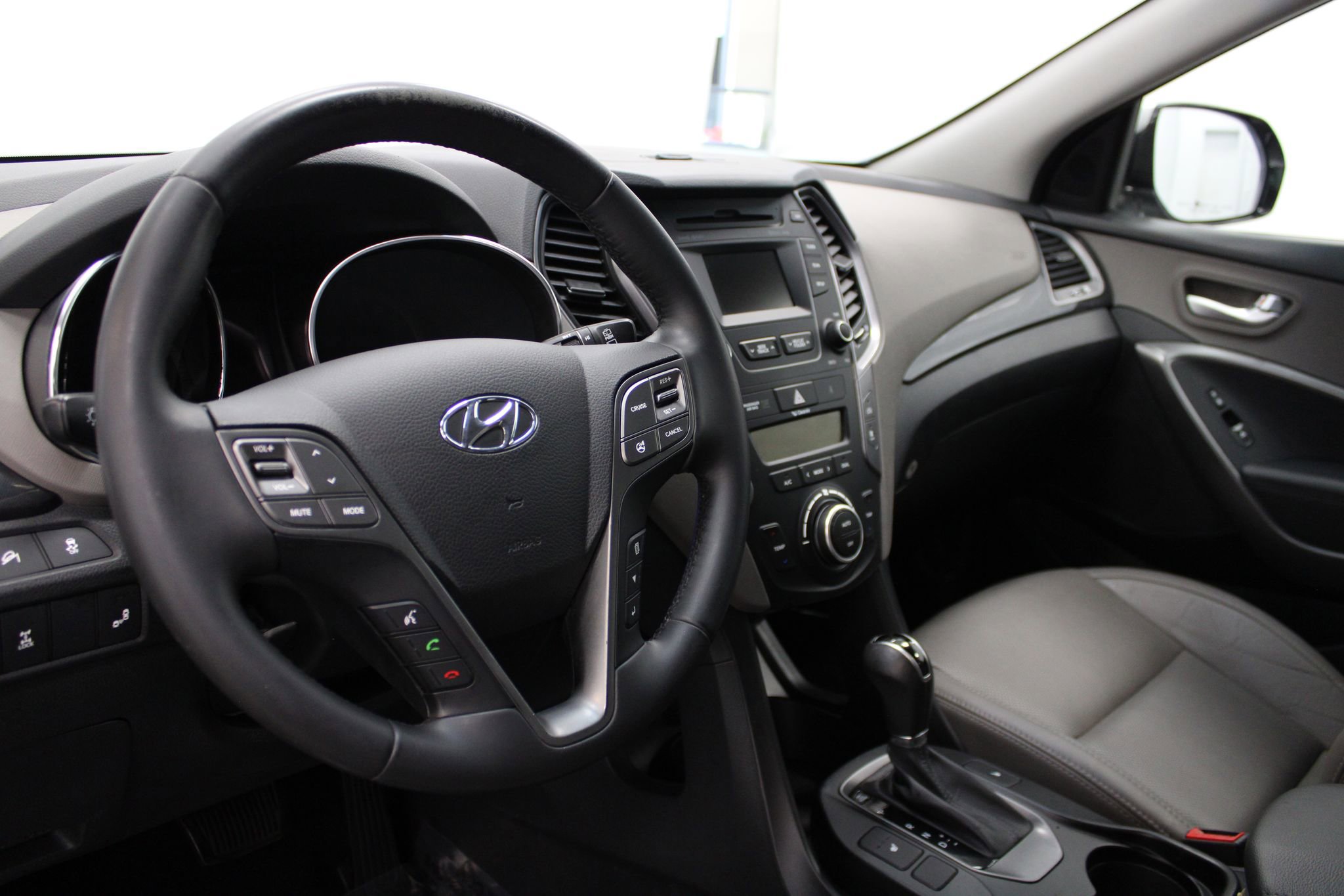Used 2015 Hyundai Santa Fe Limited AWD/4WD image 16