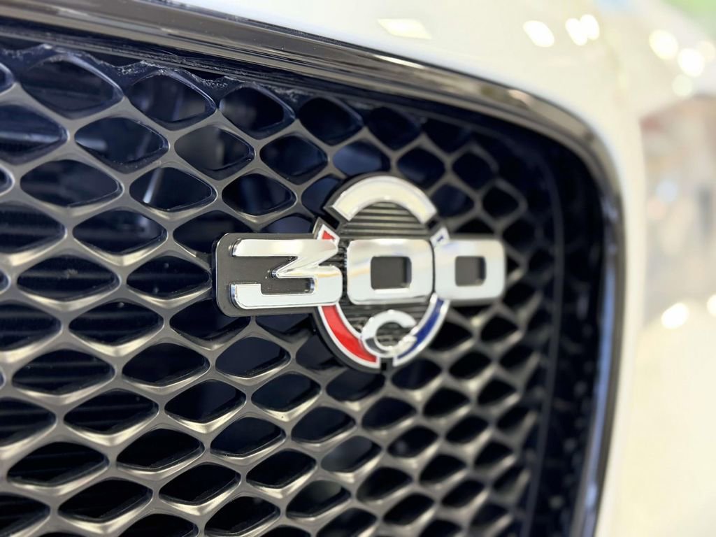 Used 2023 Chrysler 300 C image 26