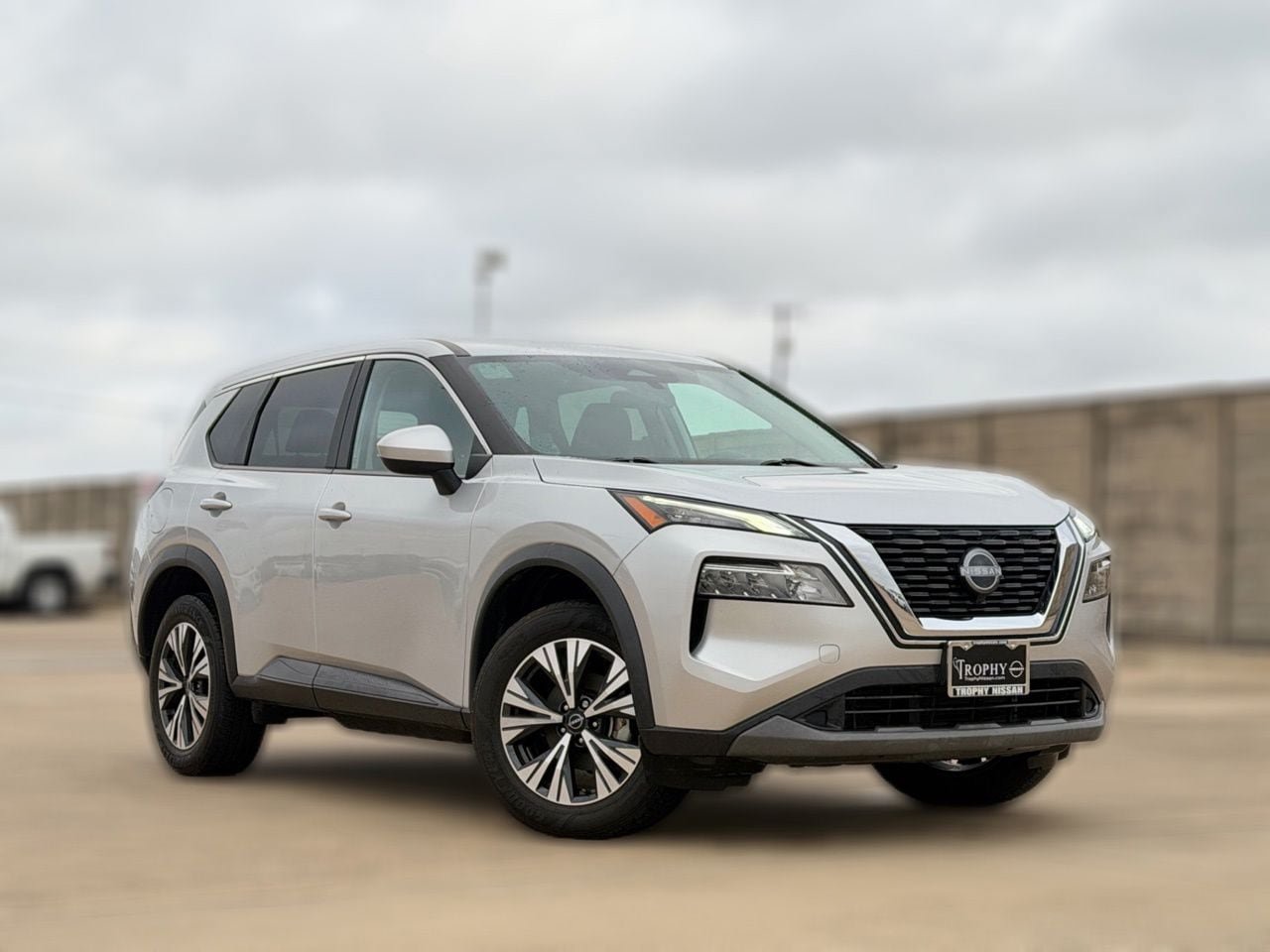 Used 2023 Nissan Rogue SV FWD image 2