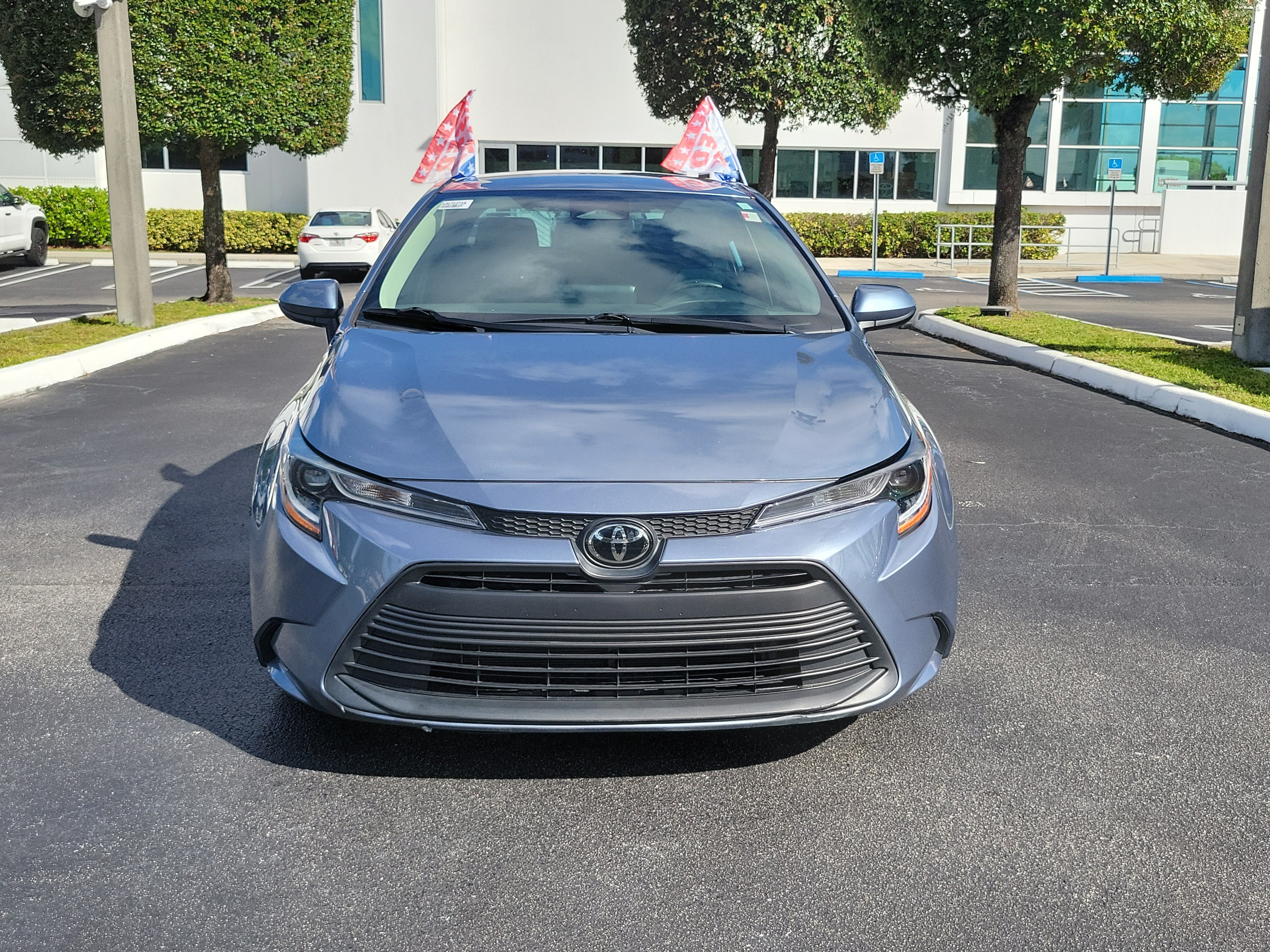 Used 2023 Toyota Corolla LE FWD image 4