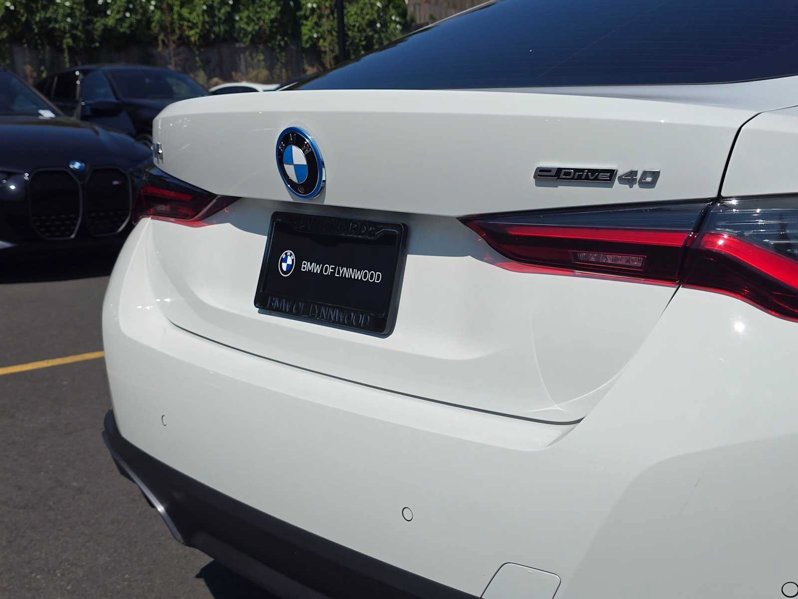 Used 2023 BMW i4 eDrive40 RWD image 13
