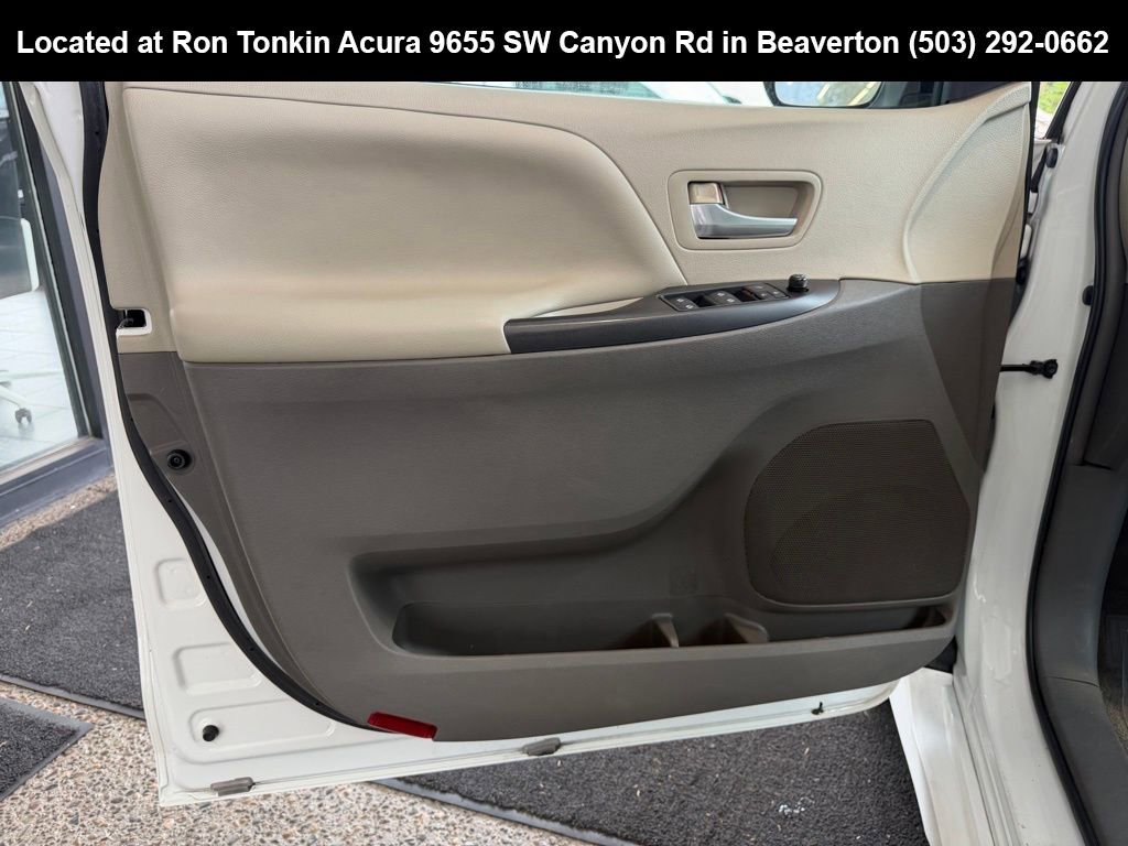 Used 2018 Toyota Sienna LE FWD image 11