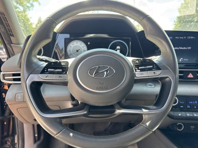 Used 2022 Hyundai Elantra SEL w/ Convenience Package FWD image 17