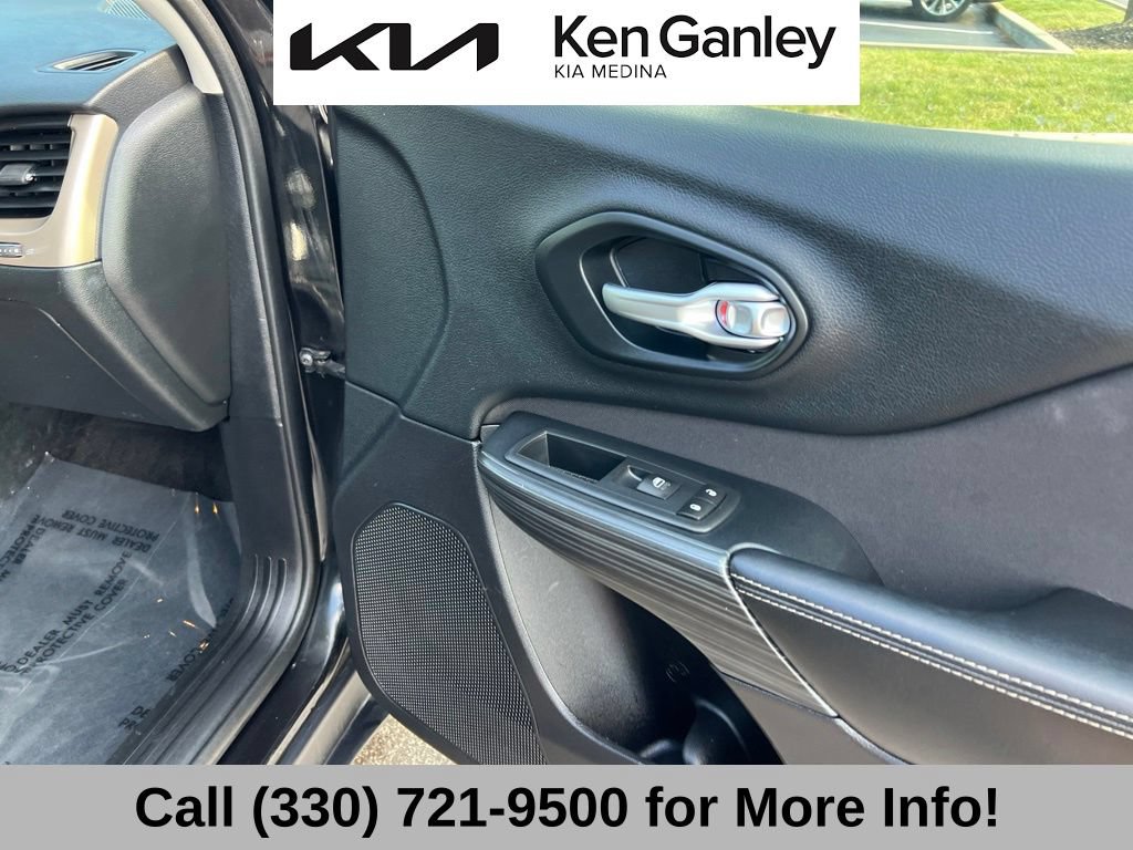 Used 2015 Jeep Cherokee Latitude w/ Cold Weather Group AWD/4WD image 52