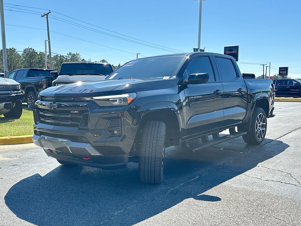Used 2023 Chevrolet Colorado Z71 w/ Advanced Trailering Package AWD/4WD image 2