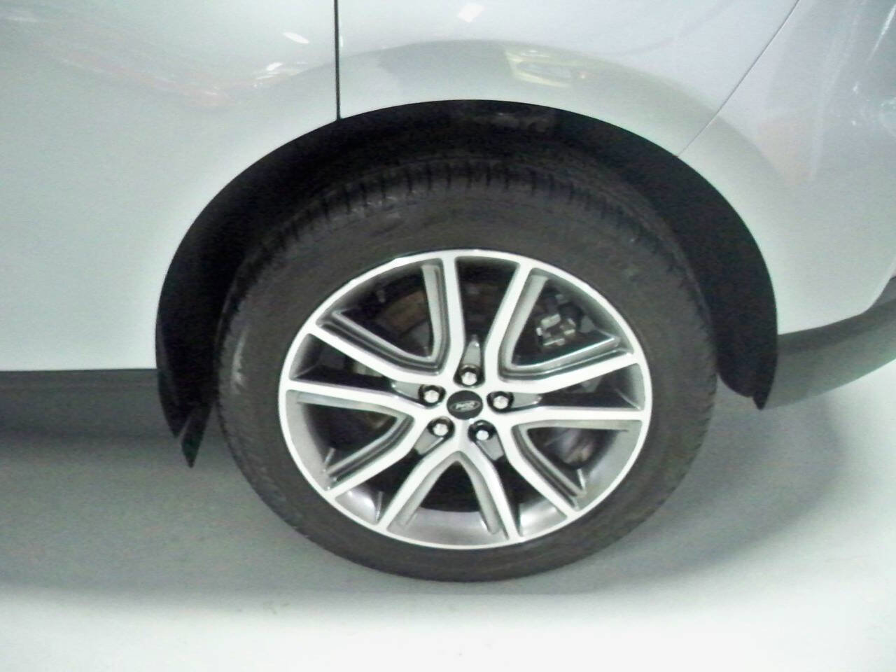 Used 2024 Ford Edge Titanium image 9