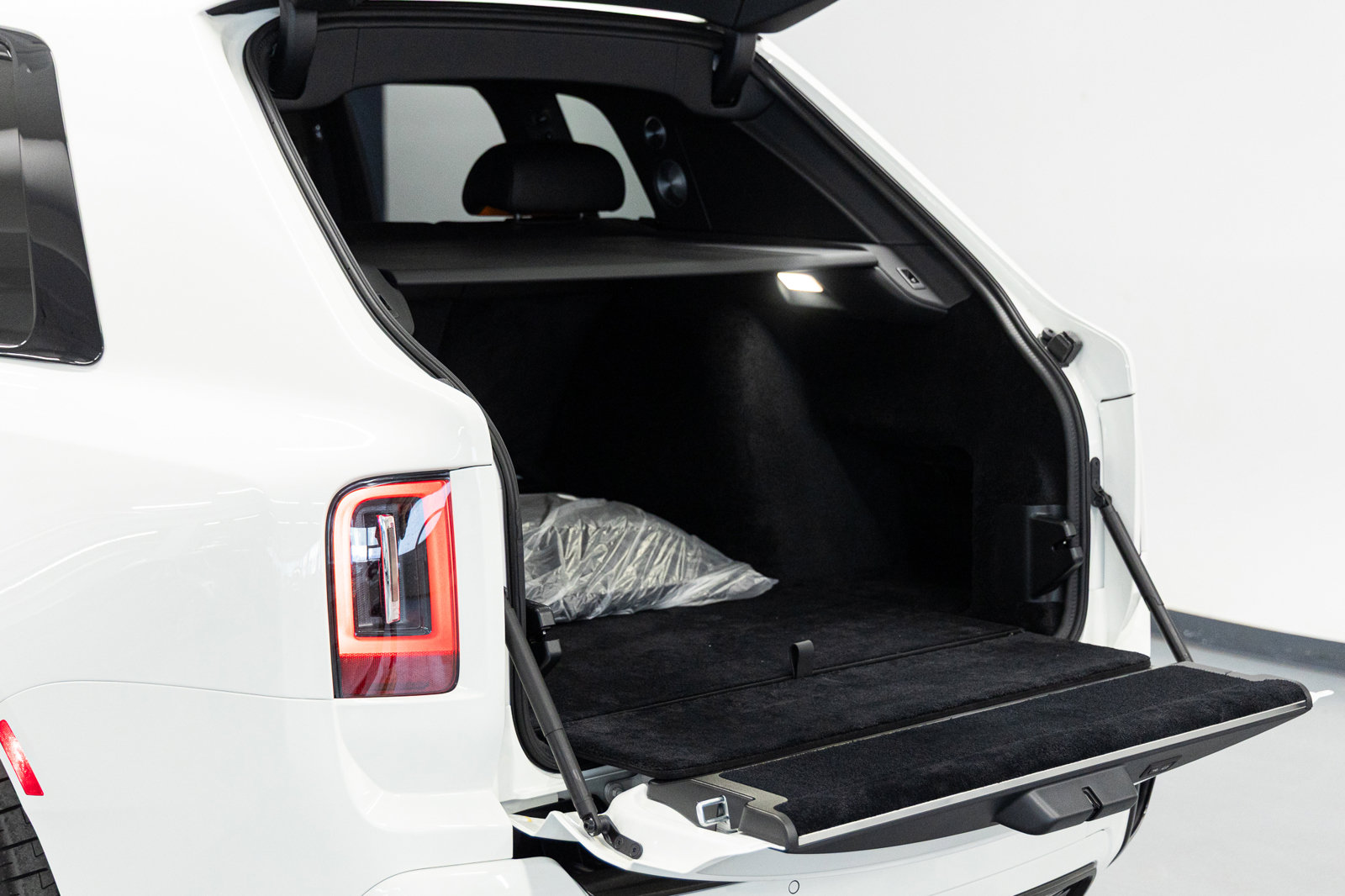 New 2026 Rolls-Royce Cullinan Black Badge AWD/4WD image 22