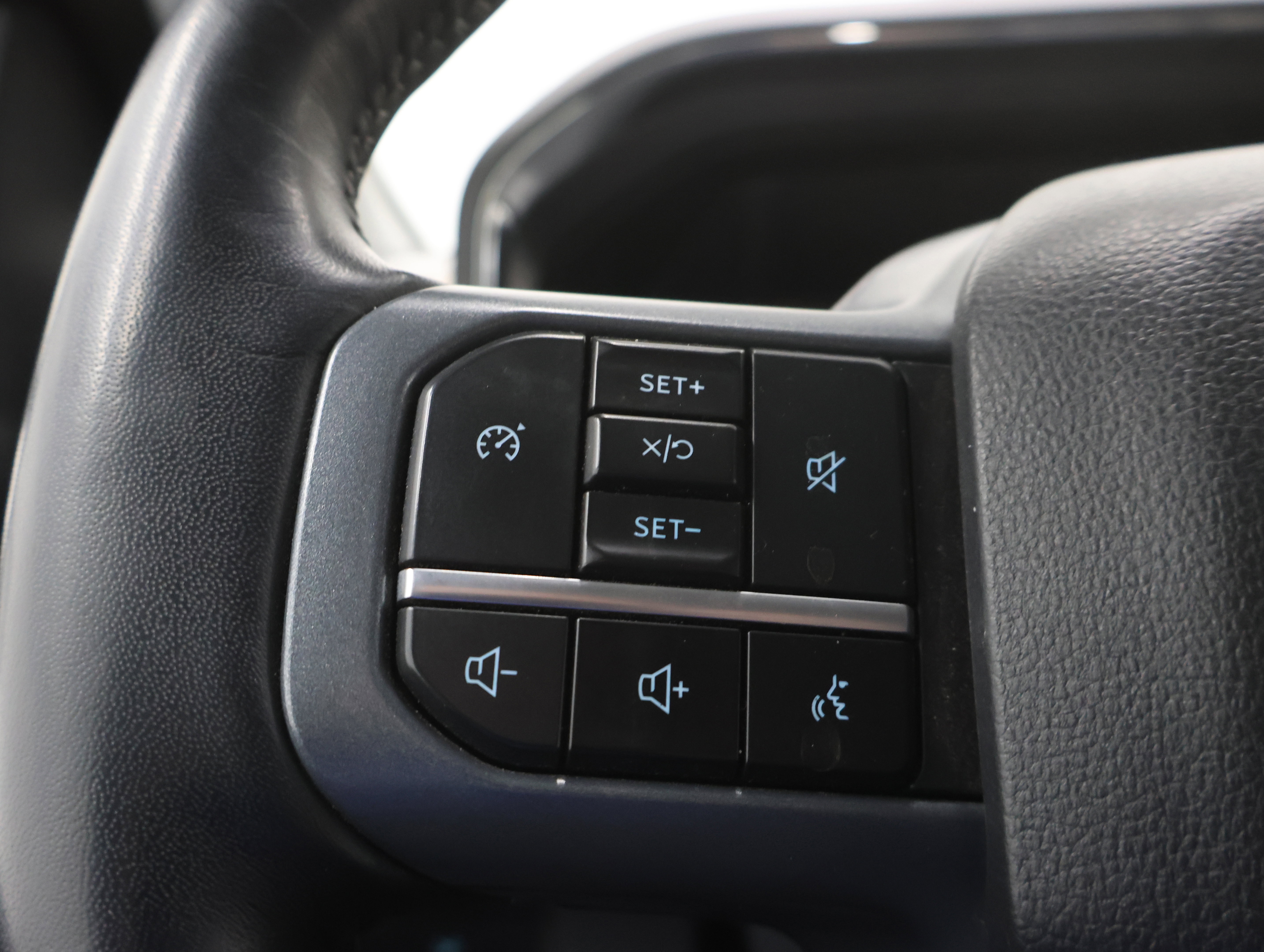 Used 2023 Ford F350 Lariat image 15